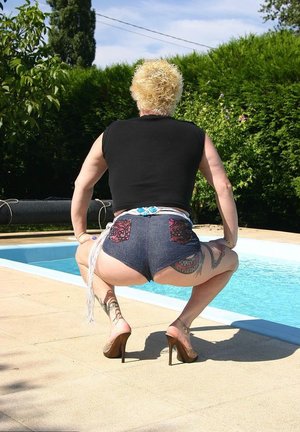 18 year old girl Ally Styles smokes before a nut sac nudeing BJ and a sexy